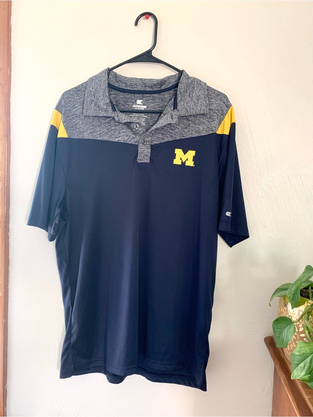 University of Michigan Men's Polo Shirt. Size Large.